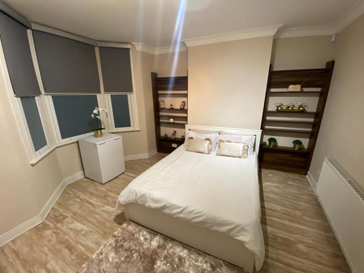 لندن Private Rooms In Excellent Family House ,Zone 2 المظهر الخارجي الصورة